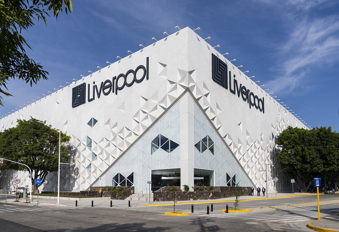 The project is located in the La Perla Shopping Center District, in the City of Zapopan, Jalisco, Mexico. It is an exercise in urban integration that combines modernity through architecture and tradition in the activities of the community in Jalisco.

The facade converges at a vertex that forms the union of two avenues, it is formed by a grid of triangular modules with flat pieces and in low relief, forming a subtracted pyramid, which when rotated allows multiple variables, and when combined it manages to transmit the sensation of movement. The texture rotates along the walls of the façade, which points to and accentuates the main access to the store. In addition to the set of reliefs, the same geometry has been transferred to the openings through windows that frame the exterior urban context and allow natural lighting inside.

The intention of this facade is that as the day passes, the solar illumination generates games of shadows and reflections. Therefore, the facade always looks different, even at night, thanks to the lighting design. It is important to point out that the scale of the project was decisive for the modulation, the composition responds to the large canvas of the envelope, without losing sight of the user, it is interesting to observe in an open view how the human figure is embraced by the games of lines and their own shadows.

The facade construction is made from prefabricated white concrete on metal frames, the material allows minimal maintenance, and being a designed piece allows the least number of adjustments in placement.